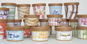 Gamma di confezioni Monterosso Gelateria con sistema visivo coerente e grafica specifica per ogni gusto.